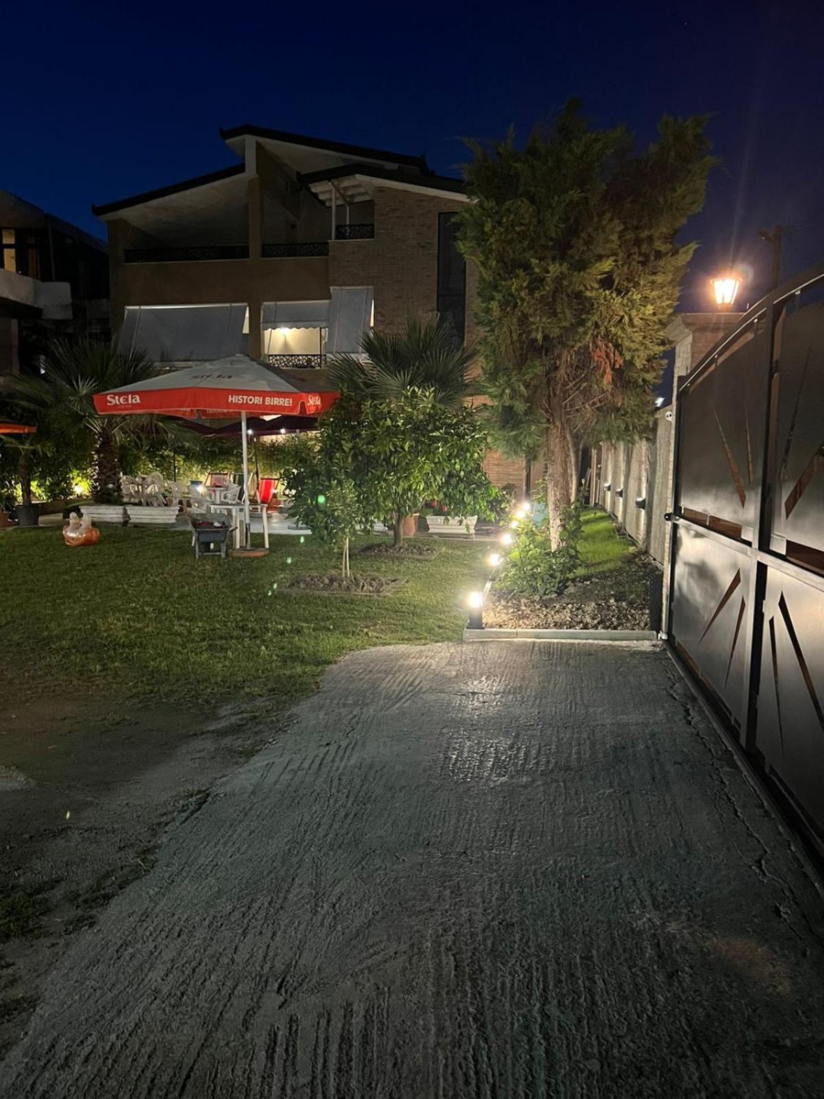 Vila Hoxha Durrës Esterno foto