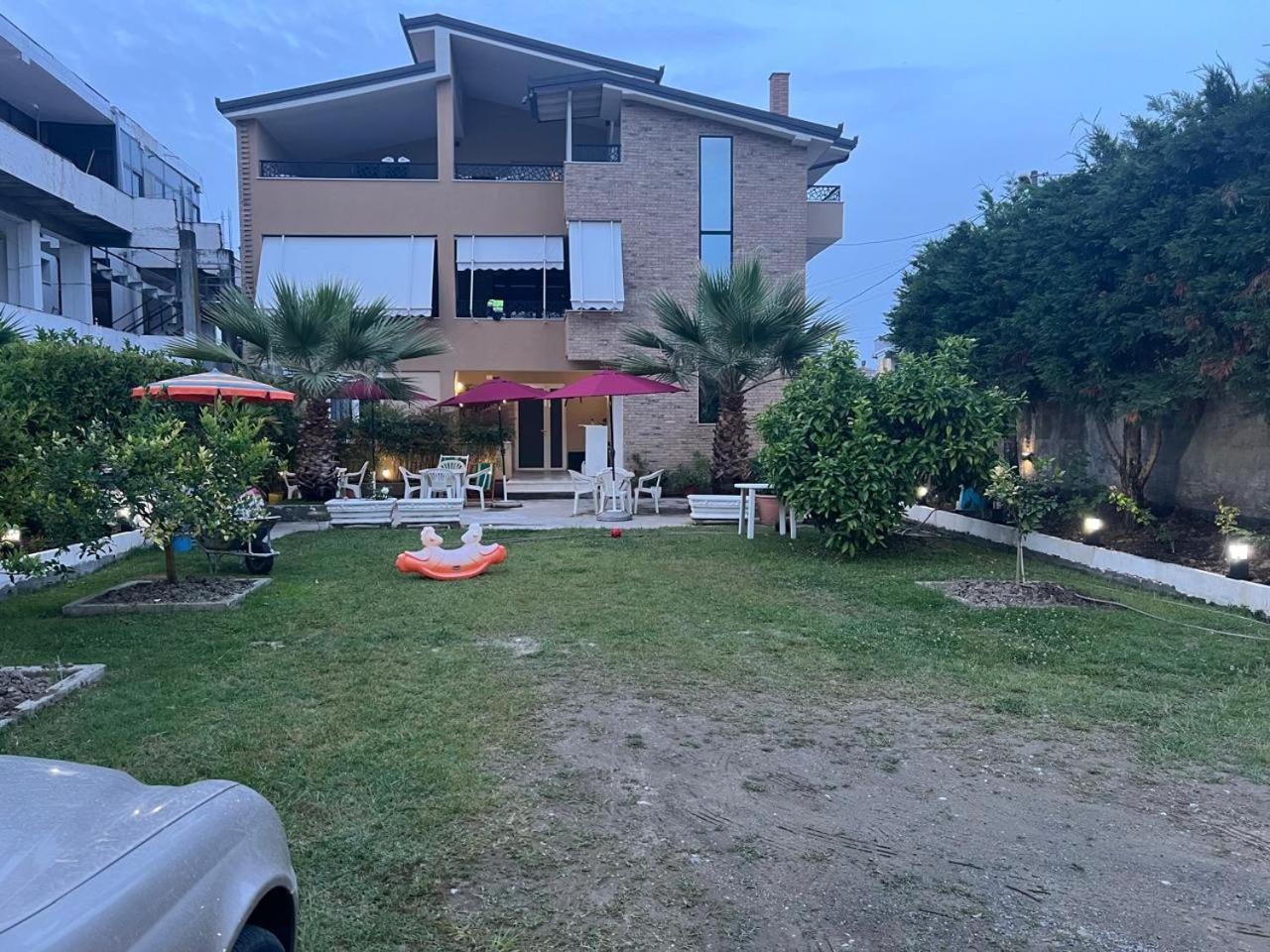 Vila Hoxha Durrës Esterno foto